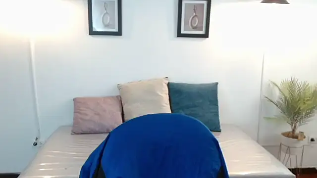 Evanss lx online show from April 9, 2026, 7:20 pm