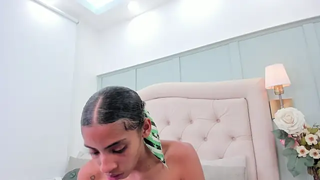 Snapshot of sarah_ashbourne chatting on December 16, 2025, 2:54 pm sarah ashbourne online show from December 16, 2025, 2:54 pm