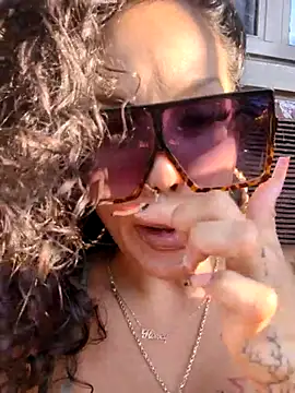 Snapshot of Av3ryyBe3 chatting on July 10, 2026, 10:21 pm Av3ryyBe3 online show from July 10, 2026, 10:21 pm