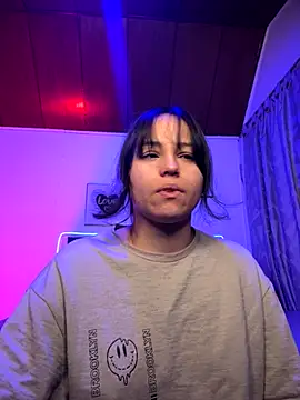 Snapshot of Eymmy_24 chatting on November 10, 2025, 3:22 am Eymmy 24 online show from November 10, 2025, 3:22 am