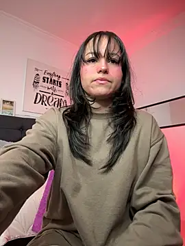 Snapshot of Eymmy_24 chatting on October 24, 2025, 2:43 am Eymmy 24 online show from October 24, 2025, 2:43 am