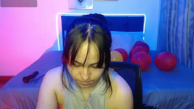 Snapshot of Eymmy_24 chatting on November 6, 2025, 2:59 am Eymmy 24 online show from November 6, 2025, 2:59 am