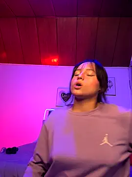 Snapshot of Eymmy_24 chatting on November 11, 2025, 3:23 am Eymmy 24 online show from November 11, 2025, 3:23 am