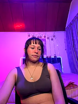 Snapshot of Eymmy_24 chatting on November 25, 2025, 3:51 am Eymmy 24 online show from November 25, 2025, 3:51 am