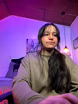 Snapshot of Eymmy_24 chatting on October 7, 2025, 4:24 am Eymmy 24 online show from October 7, 2025, 4:24 am