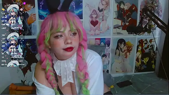 Snapshot of Lil-La chatting on November 11, 2025, 8:47 pm Lil-La online show from November 11, 2025, 8:47 pm