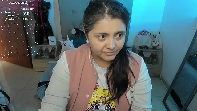 TifanyAmazinng online show from December 17, 2025, 12:21 pm