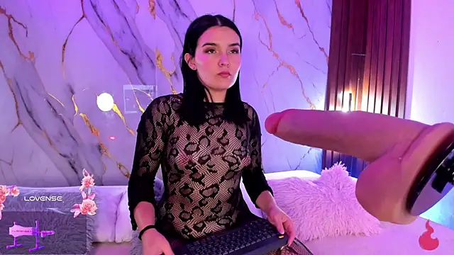 alicecute77 online show from April 15, 2026, 7:58 pm