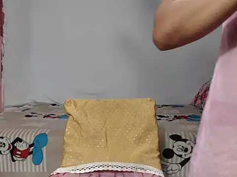 Snapshot of HelenaM chatting on October 7, 2025, 5:25 pm HelenaM online show from October 7, 2025, 5:25 pm