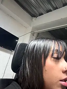 Snapshot of Aleja_ruizz chatting on December 3, 2025, 6:25 am Aleja ruizz online show from December 3, 2025, 6:25 am