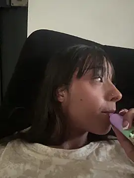 Snapshot of Aleja_ruizz chatting on November 5, 2025, 10:02 pm Aleja ruizz online show from November 5, 2025, 10:02 pm