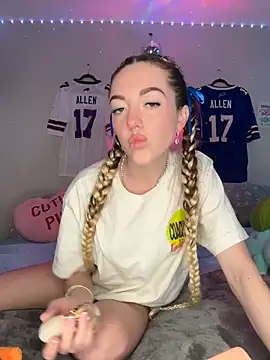 babygingerboo online show from May 12, 2026, 6:32 am