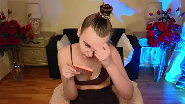 Snapshot of Kelly_Cartier chatting on December 4, 2025, 12:15 pm Kelly Cartier online show from December 4, 2025, 12:15 pm