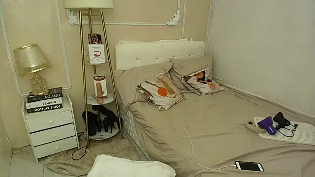 serenitykross online show from April 23, 2026, 9:49 am