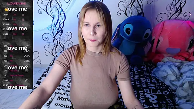 Snapshot of RoyAngela chatting on November 9, 2025, 5:39 pm RoyAngela online show from November 9, 2025, 5:39 pm