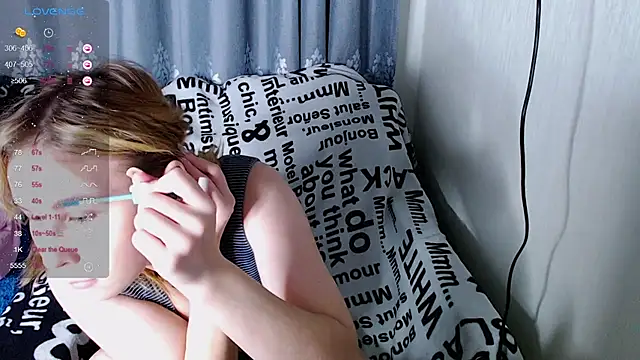 Snapshot of RoyAngela chatting on September 19, 2025, 7:29 pm RoyAngela online show from September 19, 2025, 7:29 pm