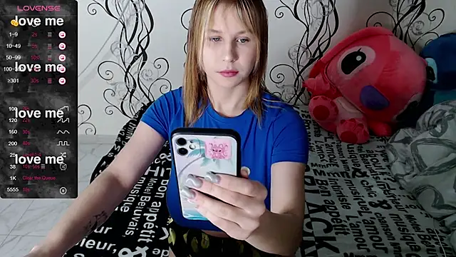 Snapshot of RoyAngela chatting on November 5, 2025, 10:02 pm RoyAngela online show from November 5, 2025, 10:02 pm