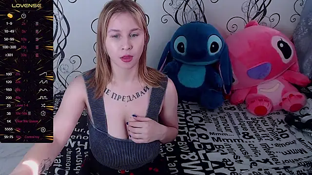 Snapshot of RoyAngela chatting on October 4, 2025, 10:39 am RoyAngela online show from October 4, 2025, 10:39 am