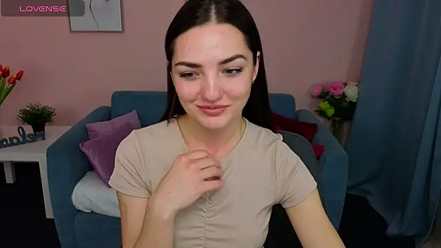 Snapshot of MyEllaLuvs chatting on October 21, 2025, 8:19 pm MyEllaLuvs online show from October 21, 2025, 8:19 pm