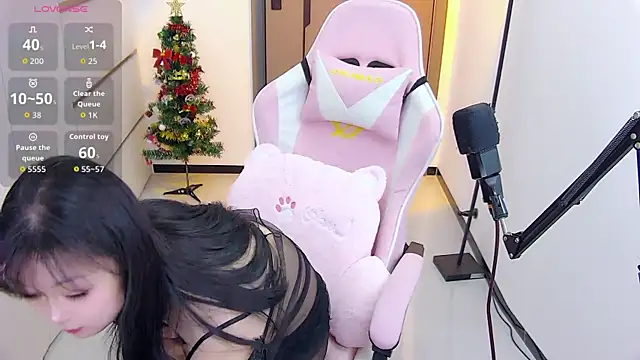 Snapshot of Fioriy66 chatting on December 15, 2025, 8:20 am Fioriy66 online show from December 15, 2025, 8:20 am