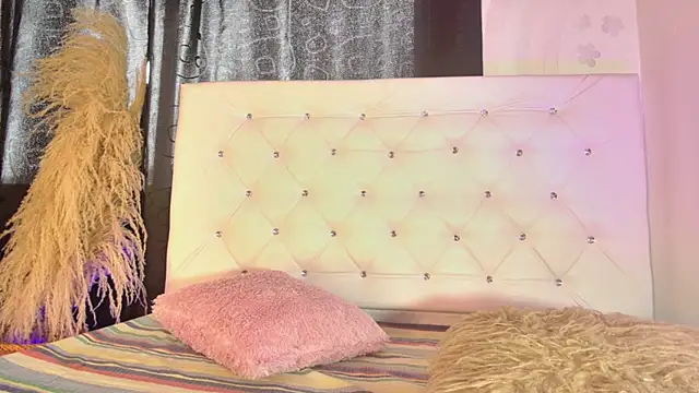 tatixxxvega online show from April 8, 2026, 5:58 pm