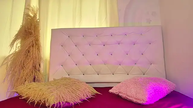 tatixxxvega online show from March 6, 2026, 12:55 pm