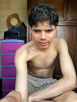 Snapshot of Axel-Mejia chatting on November 12, 2025, 6:34 pm Axel-Mejia online show from November 12, 2025, 6:34 pm