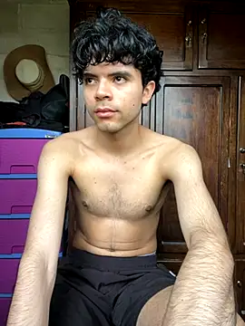 Snapshot of Axel-Mejia chatting on October 28, 2025, 12:59 pm Axel-Mejia online show from October 28, 2025, 12:59 pm