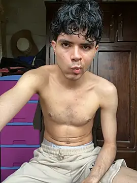 Snapshot of Axel-Mejia chatting on November 16, 2025, 8:57 pm Axel-Mejia online show from November 16, 2025, 8:57 pm