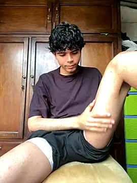 Snapshot of Axel-Mejia chatting on November 7, 2025, 8:02 pm Axel-Mejia online show from November 7, 2025, 8:02 pm