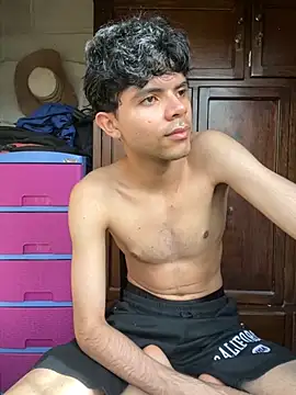 Snapshot of Axel-Mejia chatting on December 3, 2025, 8:52 pm Axel-Mejia online show from December 3, 2025, 8:52 pm