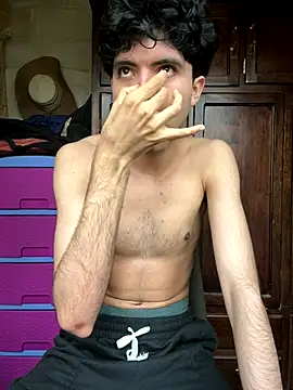 Snapshot of Axel-Mejia chatting on November 20, 2025, 12:50 pm Axel-Mejia online show from November 20, 2025, 12:50 pm