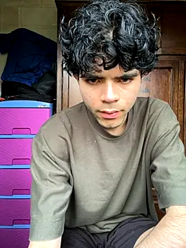 Snapshot of Axel-Mejia chatting on November 6, 2025, 1:48 pm Axel-Mejia online show from November 6, 2025, 1:48 pm