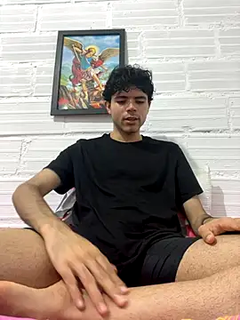 Snapshot of Axel-Mejia chatting on October 22, 2025, 8:30 pm Axel-Mejia online show from October 22, 2025, 8:30 pm