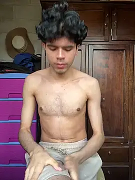 Snapshot of Axel-Mejia chatting on December 2, 2025, 1:46 pm Axel-Mejia online show from December 2, 2025, 1:46 pm