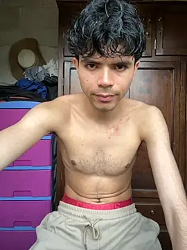 Snapshot of Axel-Mejia chatting on December 5, 2025, 7:34 pm Axel-Mejia online show from December 5, 2025, 7:34 pm