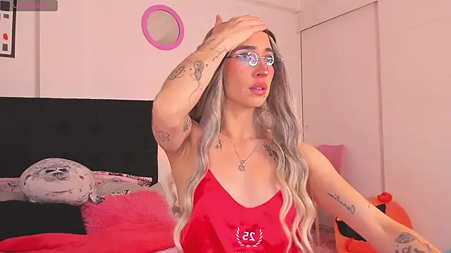 Snapshot of Aryane_art_ chatting on November 5, 2025, 3:42 am Aryane art online show from November 5, 2025, 3:42 am