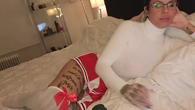 sexygilf82 online show from September 26, 2025, 9:10 pm