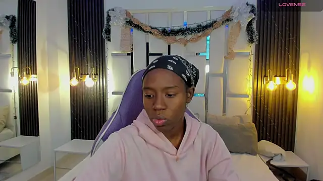 Snapshot of _emma_willliams_ chatting on December 5, 2025, 1:32 pm emma willliams online show from December 5, 2025, 1:32 pm