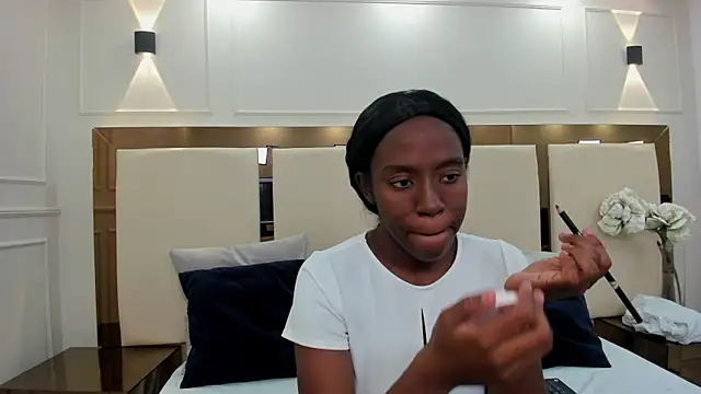 Snapshot of _emma_willliams_ chatting on November 22, 2025, 9:35 pm emma willliams online show from November 22, 2025, 9:35 pm