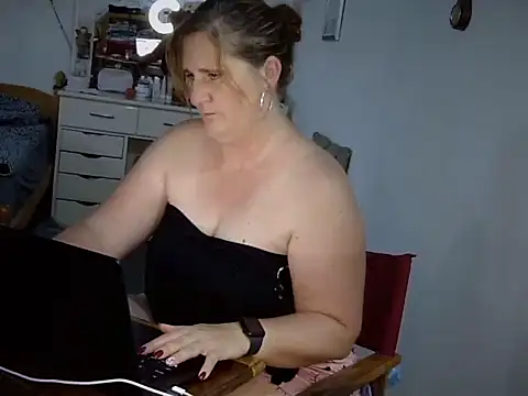 Snapshot of LiebeMaus chatting on October 16, 2025, 4:48 pm LiebeMaus online show from October 16, 2025, 4:48 pm