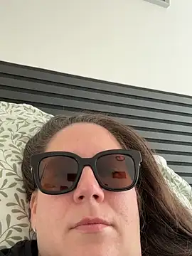 melanie75020 online show from February 16, 2026, 2:48 pm