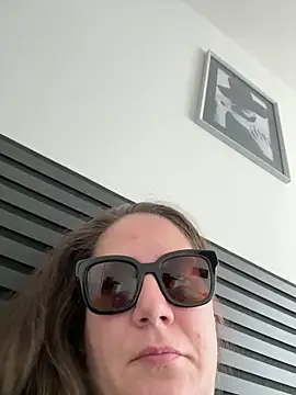 melanie75020 online show from February 21, 2026, 9:44 am