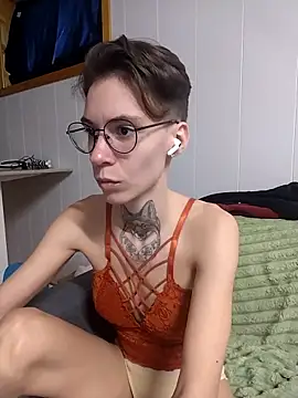 HoneySquirrel online show from April 6, 2026, 6:20 pm