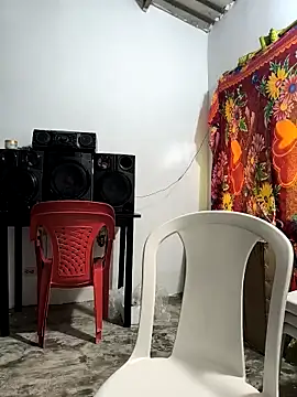 Snapshot of giannis090 chatting on November 18, 2025, 8:12 pm giannis090 online show from November 18, 2025, 8:12 pm