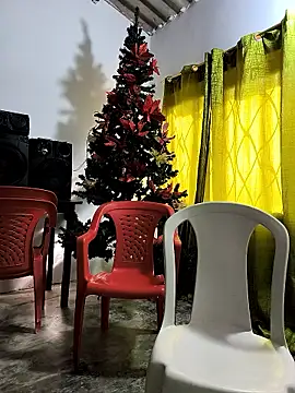 Snapshot of giannis090 chatting on December 5, 2025, 8:17 pm giannis090 online show from December 5, 2025, 8:17 pm