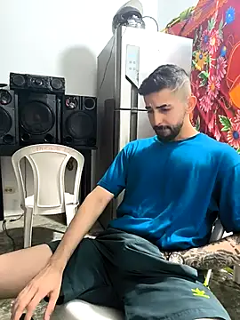 Snapshot of giannis090 chatting on November 5, 2025, 8:12 pm giannis090 online show from November 5, 2025, 8:12 pm