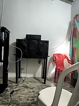 Snapshot of giannis090 chatting on October 19, 2025, 7:49 pm giannis090 online show from October 19, 2025, 7:49 pm