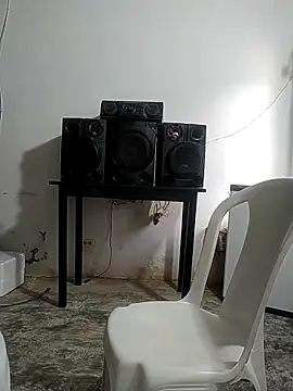 Snapshot of giannis090 chatting on September 8, 2025, 8:30 pm giannis090 online show from September 8, 2025, 8:30 pm