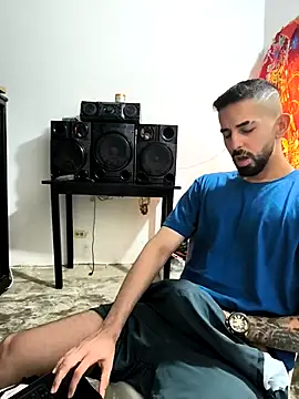 Snapshot of giannis090 chatting on November 16, 2025, 9:41 pm giannis090 online show from November 16, 2025, 9:41 pm